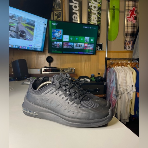 nike air max axis size 9
